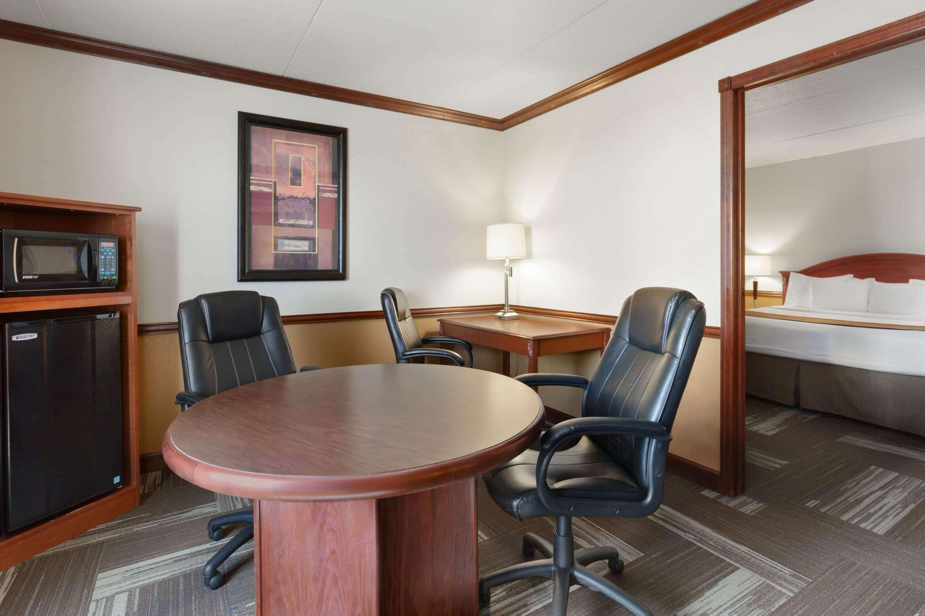 Baymont By Wyndham Mandan Bismarck Area Hotel Bagian luar foto