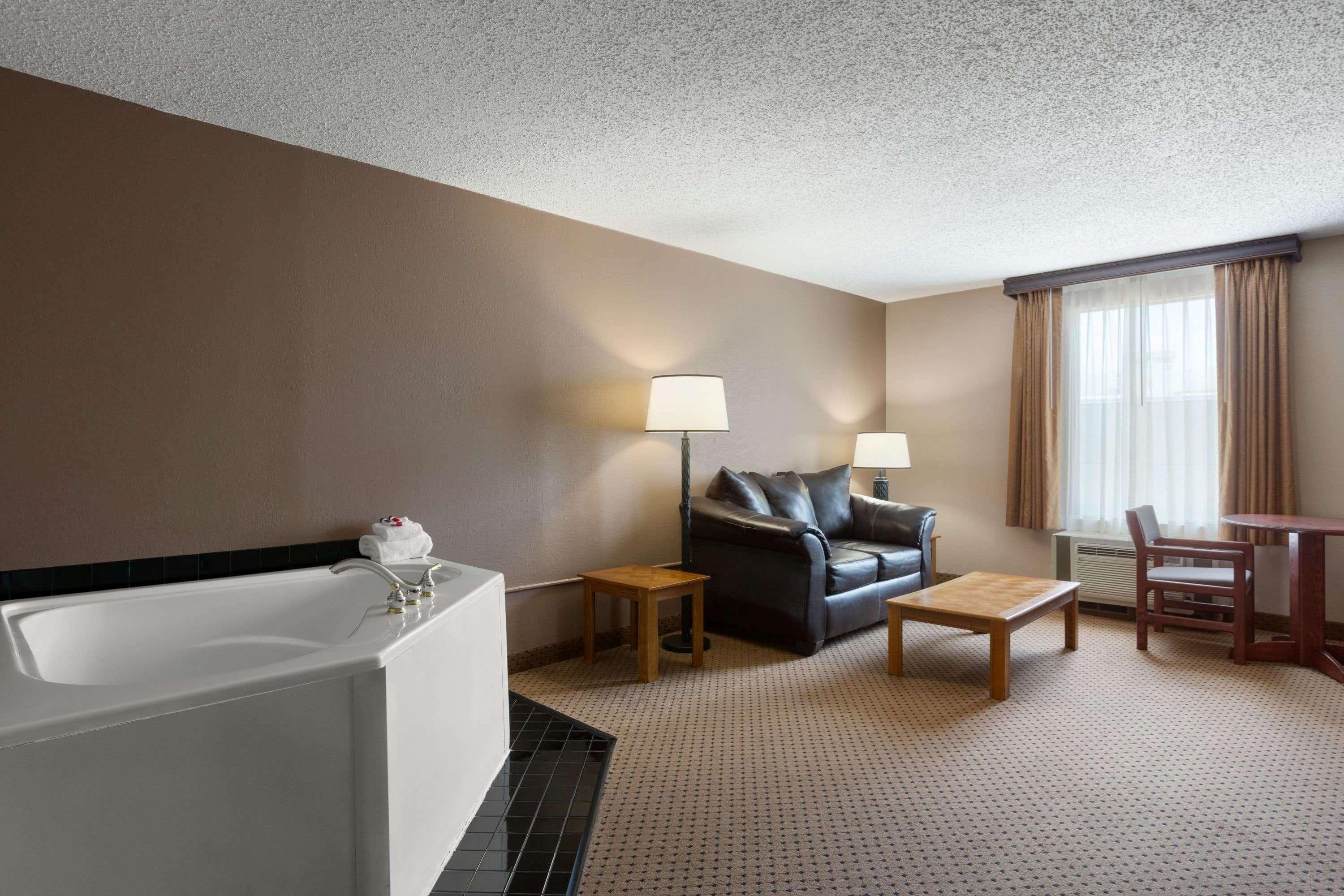 Baymont By Wyndham Mandan Bismarck Area Hotel Bagian luar foto