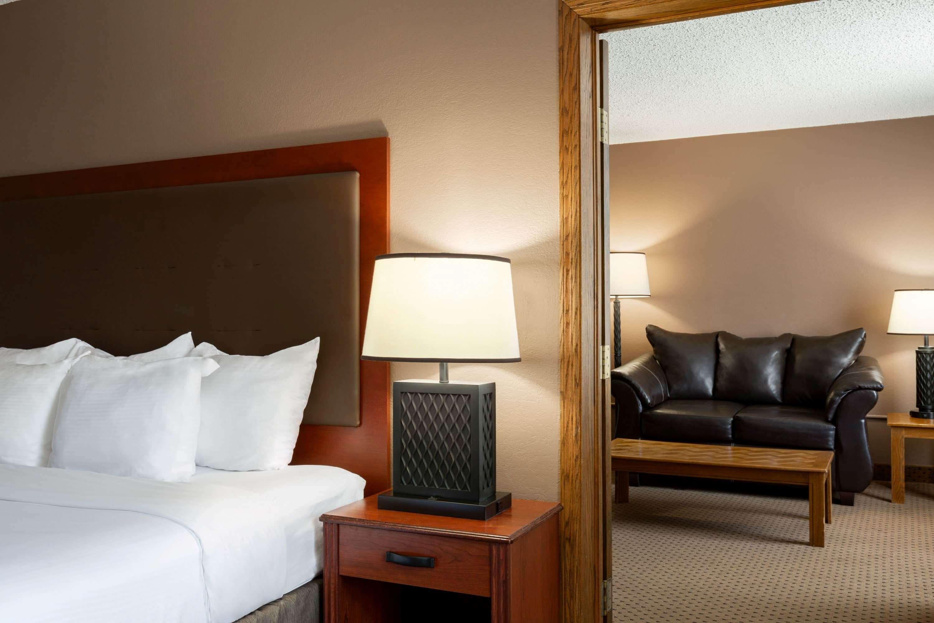 Baymont By Wyndham Mandan Bismarck Area Hotel Bagian luar foto
